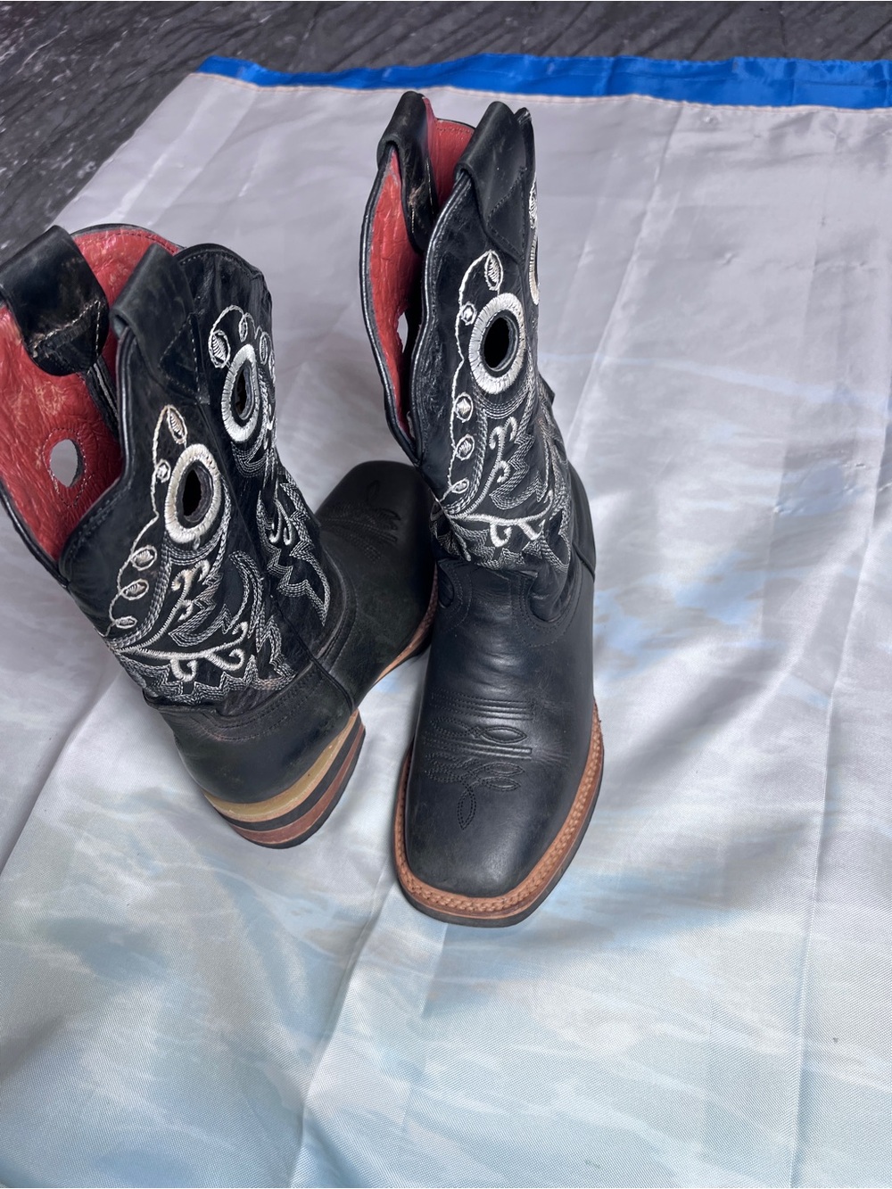 Black Leather Western Cowboy Boots with White Embroidery brand, potrero .